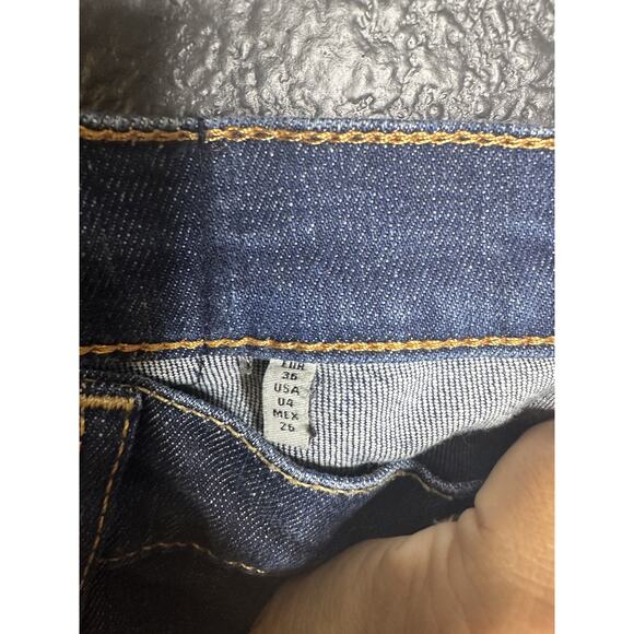 Zara Woman Medium Rise Relaxed Fit Denim Jeans Women's Size US 4 - Picture 6 of 9